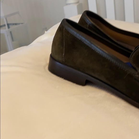 BARELY WORN OLIVE GREEN SALVATORE FERRAGAMO SHOES. - Picture 4 of 6